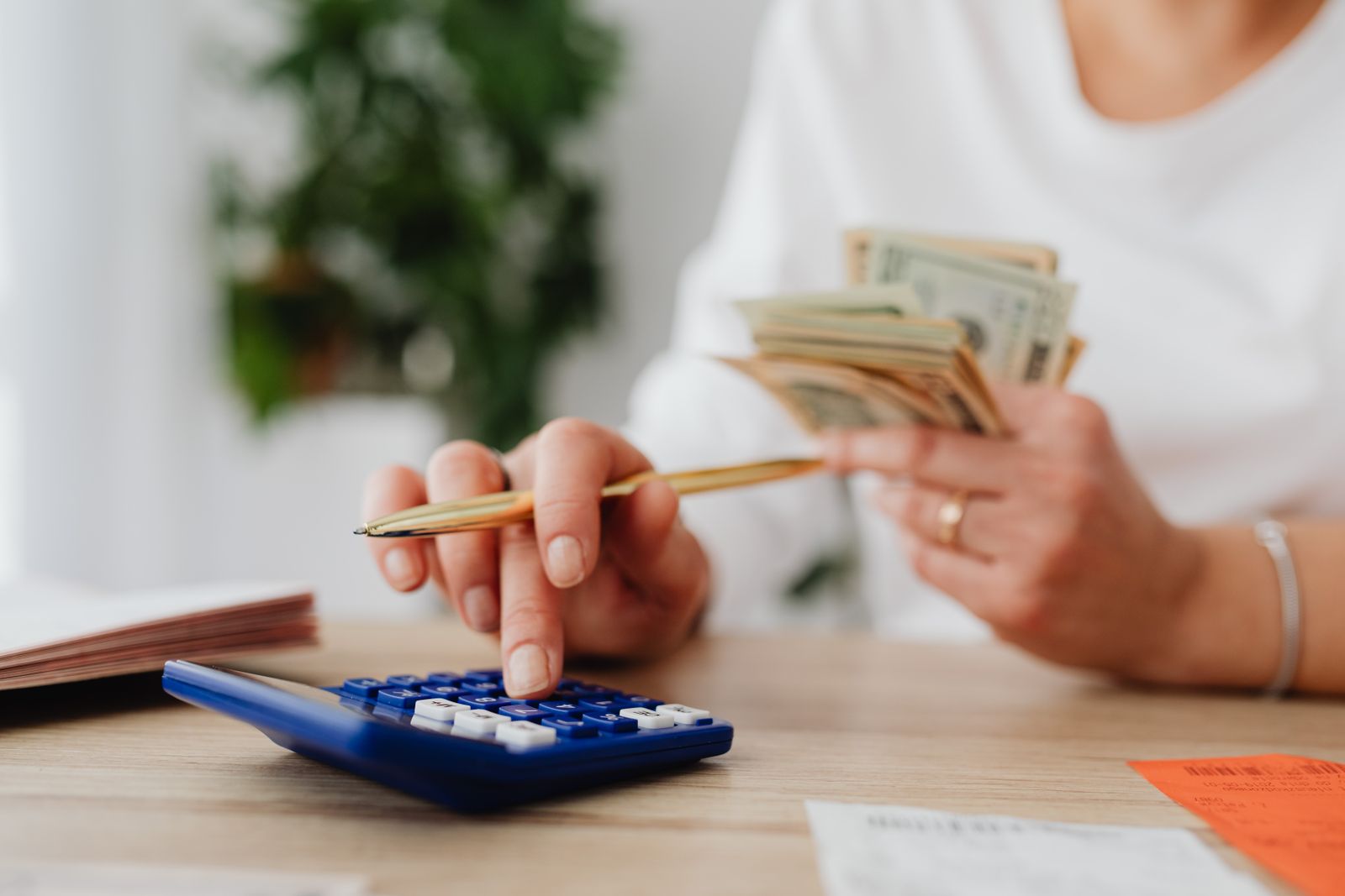 How much does a home warranty cost - calculator and budget planning