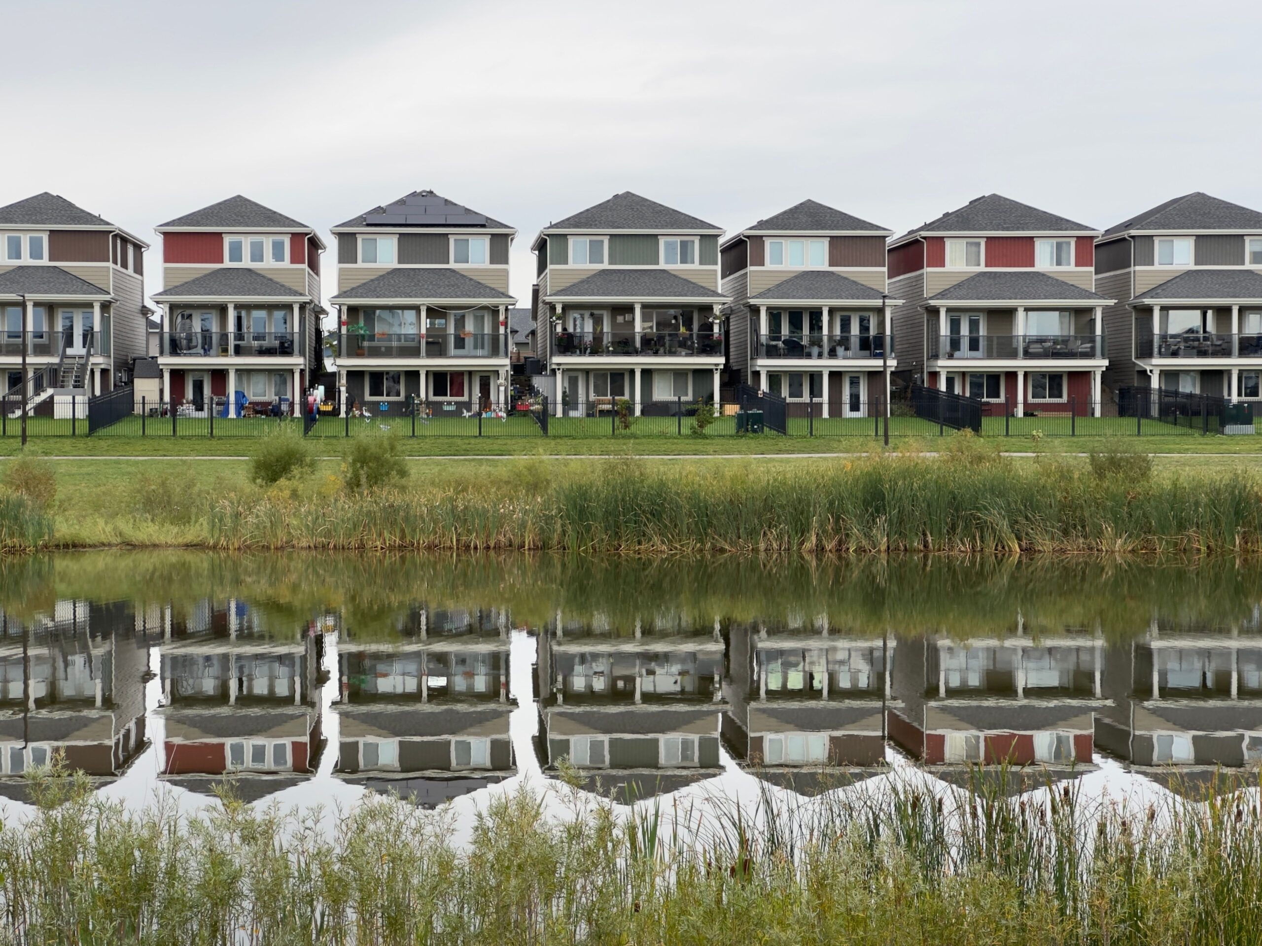Best home warranty companies in Texas - suburban house exterior